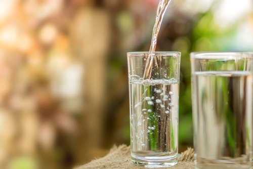 Vasos con agua