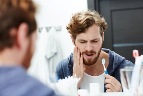Hombre con sensibilidad dental